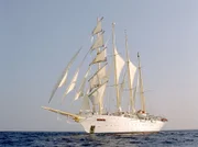 MDR Fernsehen UNTER WEIßEN SEGELN - TRÄUME AM HORIZONT, am Montag um 20:15 Uhr. Die majestätische "Star Flyer".