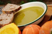 „Herzhafte Gemüsesuppe“ von den Happy Pear brothers David and Stephen Flynn.