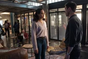 Macy Vaughn (Madeleine Mantock, l.); Harry Greenwood (Rupert Evans, r.)