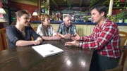 Experte Marco Heuberg (re.) im Gespräch mit Martin, Ursula und deren Tochter Nadine (li.)