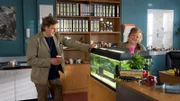 Als die Sekretärin (Franziska Troegner) von einem Streit zwischen Mehring und Steffen Droste (Steffen Münster, l.) berichtet, gerät auch er unter Verdacht.