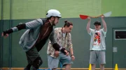 Von wegen keine Konkurrenz: Stimpel (Phil Laude) hat Berger (Vinzenz Kiefer) zu einem Rennen herausgefordert, Inliner gegen Skater.