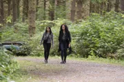 Mel Vera (Melonie Diaz, l.); Macy Vaughn (Madeleine Mantock, r.)