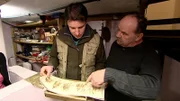 Alfreds Frau Eva versucht schon gar nicht mehr, ihn am Sammeln zu hindern. Tochter Ivonne wagt schließlich den Widerstand und holt Antoine Richard. Der Trödelprofi merkt schnell wie widerspenstig Alfred ist, wenn es um seine Schätze geht.