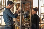 Harry Greenwood (Rupert Evans, l.); Mel Vera (Melonie Diaz, r.)