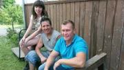 Foto, v.li.n.re.: Jasmin, Peter und Trödelprofi Otto Schulte