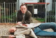 MDR Fernsehen TATORT, "Wer nicht schweigt muß sterben", Paul Winter (Michael Gwisdek) und Kommissar Ehrlicher (Peter Sodann).