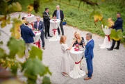 Erik (Sven Waasner, v.r.) fühlt sich überflüssig, während Yvonne (Tanja Lanäus, v.M., mit Isabell Stern, v.l.) immer mehr Gefallen an einer Unternehmer-Karriere findet.