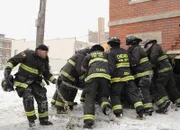 Chicago Fire Eine Rakete, die abhebt - A Rocket Blasting Off Staffel 2, Episode 16 Gemeinsam sind sie stark