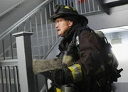 Chicago Fire Augen auf, Mund zu - Keep Your Mouth Shut Staffel 2, Episode 15 Auf dem Weg in den obersten Stock: Christian Stolte als Mouch