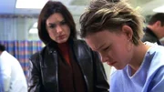 Das vermeintliche Opfer einer Vergewaltigung Karen Raye (Paz de la Huerta, r.) macht ihre Aussage bei Detective Olivia Benson (Mariska Hargitay).
