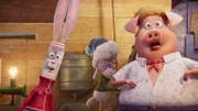 Maggie, Billy und Clive bemerkt das Verschwinden des Geburtstagskindes.
