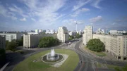 Strausberger Platz in Berlin mit Blick auf den Fernsehturm