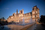 Das Hôtel de Ville von Paris: Beim Brand der Bibliothek des Rathauses während der blutigen Maiwochen 1871 wurden 200.000 Bücher und Manuskripte zerstört.