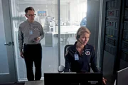 Harold Finch (Michael Emerson) und Sandra Nicholson (Melissa Sagemiller