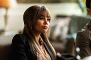 Max Mitchell (Vanessa Morgan)