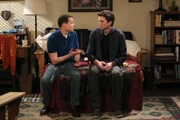 Waldens (Ashton Kutcher, r.)und (Jon Cryer, l.),