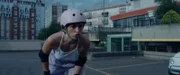 Während des Trainings ist Lola (Chloé Jouannet) ganz in ihrem Element. Doch es erwartet sie eine böse Überraschung.