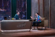 In der ZDFneo-Show "Edins Neo Night" sind der Moderator Edin Hasanovi? (l.) und sein Gast Eko Fresh (r.) im Gespräch.