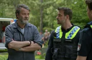 Olaf Willing vermutet gegenüber Kris und Nick, dass der Überfall auf seine Mitarbeiterin mit den vermehrten Diebstählen auf dem Friedhof zusammenhängt.