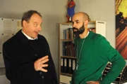 Naveen lässt die Standpauke von Generalvikar Kaiser über sich ergehen.