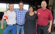 Dennis (li.), Trödelprofi Mauro Corradino, Petra und Sascha