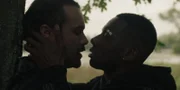 Julien (Jean-Simon Leduc, l.); Andrew Darnly (Thomas Antony Olajide, r.)