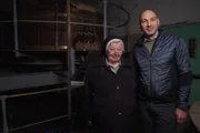Schwester Roswitha Otter und Franz Linner im Kloster Au am Inn.