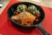 Gericht: Tagesmotto "Leibgericht": In Kaffeeöl konfierter Lachs mit Spinatknödel und geschmorten Tomate von Marcel Kleewein.