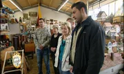 Trödelprofi Sükrü (re.) steht dieses Mal vor einer sehr großen Herausforderung.. (mit auf dem Foto: Margit, 2.v.re., Edith, 2.v.li., Andreas, li.)