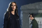 Der Geist von Andrew Carlin (Jake Thomas, r.) will seine große Liebe zu sich holen. Melinda (Jennifer Love Hewitt, l.) versucht ihn daran zu hindern.