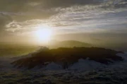 Zahlreiche Mythen und Legenden umranken die von Wind und Wellen zerfurchte Küstenlinie Irlands.