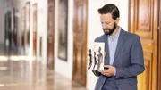 Der Schauspieler Franz Dinda ist zum Sammler geworden: Er will ein Skizzenbuch des berühmten Malers Ernst Ludwig Kirchner rekonstruieren.