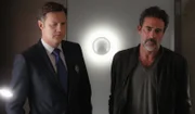 General Shepherd (David Morrissey, l.) ist dazu angehalten, so viele Informationen aus Molly herauszubekommen wie möglich, während JD (Jeffrey Dean Morgan, r.) hofft, dass sie nicht an dem selbst erschaffenen Virus stirbt ...