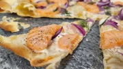 Lachs-Flammkuchen.