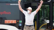 In die Baracken kommt eine mobile Impfstation. Viele Bewohnerinnen und Bewohner nutzen die Chance - auch Elvis (Foto)