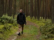 Waldeinsamkeit auf dem Pilgerweg. Thomas Grasberger auf dem Pilgerweg.