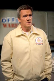 Statt Steinbruch gibt's jetzt Kuchen: Mike (Neil Flynn) heuert bei einem Lieferdienst an, bei dem er nachts Kuchen ausliefern muss ...