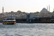 Eine der meistbefahrenen Schifffahrtsstraßen der Welt: Der jahrtausendelang umkämpfte Bosporus ist heute Tag und Nacht für den Schiffsverkehr geöffnet.