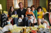 Eine ganz besondere Familie: Mike (Neil Flynn, 2.v.l.), Sue (Eden Sher, l.), Axl (Charlie McDermott, r.), Brick (Atticus Shaffer, M.) und Frankie Heck (Patricia Heaton, 2.v.r.) ...