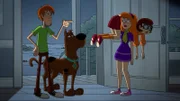 v.li.: Shaggy Rogers, Scooby-Doo, Daphne Blake, Velma Dinkley