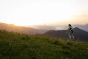 Bergfreundin Cathi Schauer liebt das Extreme und die Herausforderung – und testet ihre Grenzen beim Trailrunning.