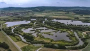 Die 2011 in Zusammenarbeit mit der Kiesindustrie angelegte Mainschleife in Unterbrunn ist heute Lebensraum für viele Tiere.