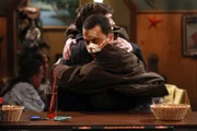 Alan (Jon Cryer) und Walden (Ashton Kutcher) ...