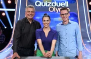 Moderatorin Esther Sedlaczek (M.) mit den Kandidaten des Teams "Zehnkampf": Jürgen Hingsen (l.) und Frank Busemann (r.), beide Olympiateilnehmer und Ex-Zehnkämpfer.