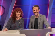 Schauspielerin Alice Hoffmann bildet mit Wissenschaftsjournalist und Schlagerstar Dennis Wilms ein schlagkräftiges Rateteam beim Wissensquiz "Meister des Alltags".