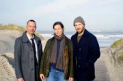 Hauptkommissarin Ann Kathrin Klaasen (Picco von Groote, Mi.) und ihre Kollegen Frank Weller (Tom Radisch, re.) und Rupert (Barnaby Metschurat, li.)