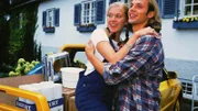 Laura (Cecilia Kunz) und ihre neue Errungenschaft: Bodybuilder und Hobbygärtner Björn (Thorsten Feller)