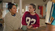 v.li.: Lila Gray (Izellah Connelly), Meesha Rai (Inessa Tan)