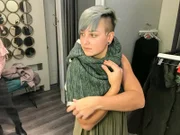 Tamara ist auf der Suche nach einem asymmetrischen Outfit.